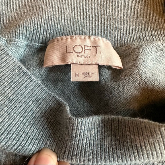 Loft Women's Blue 3/4 Sleeve Sweater - Picture 4 of 5